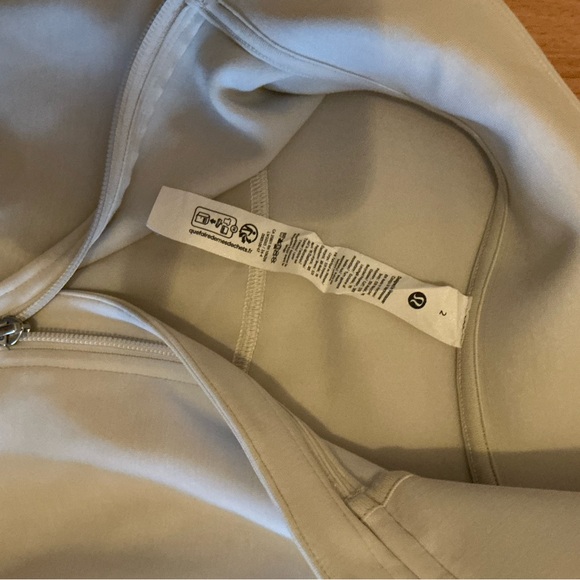 Lululemon brushed softstrme half zip pullover - size 2 - Picture 9 of 9